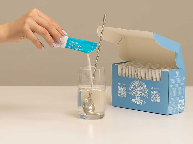 Premier goveđi kolagen – kutija, kesica i razmućen napitak u čaši.